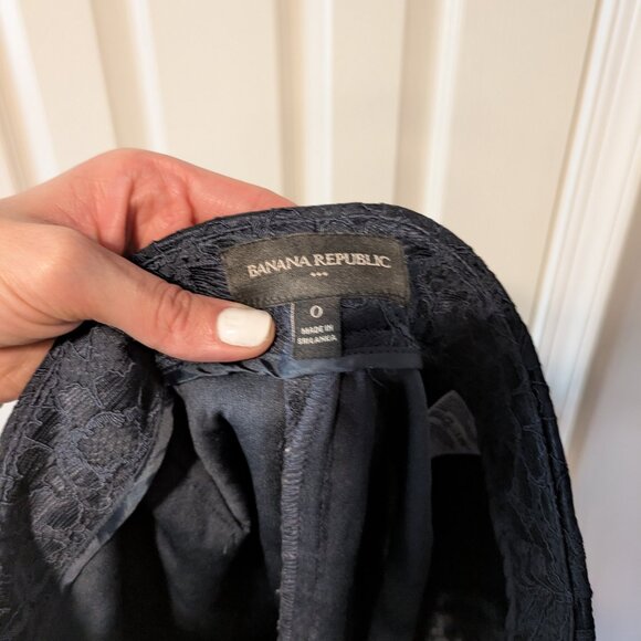 Banana Republic Flower-Patterned Pants, Size 0 - Picture 3 of 4